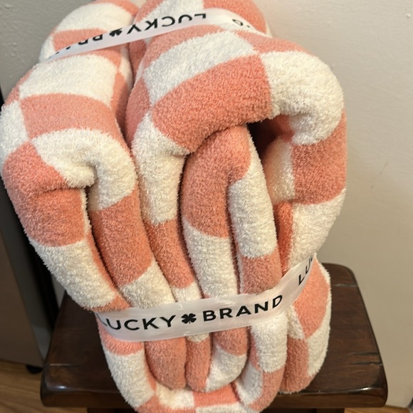 Lucky Brand checkered blanket - Picture 3 of 7